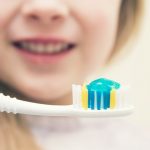 【歯科衛生士監修】子供用歯磨き粉はいつから？おすすめと注意点